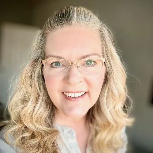 Stephani Hosain Headshot